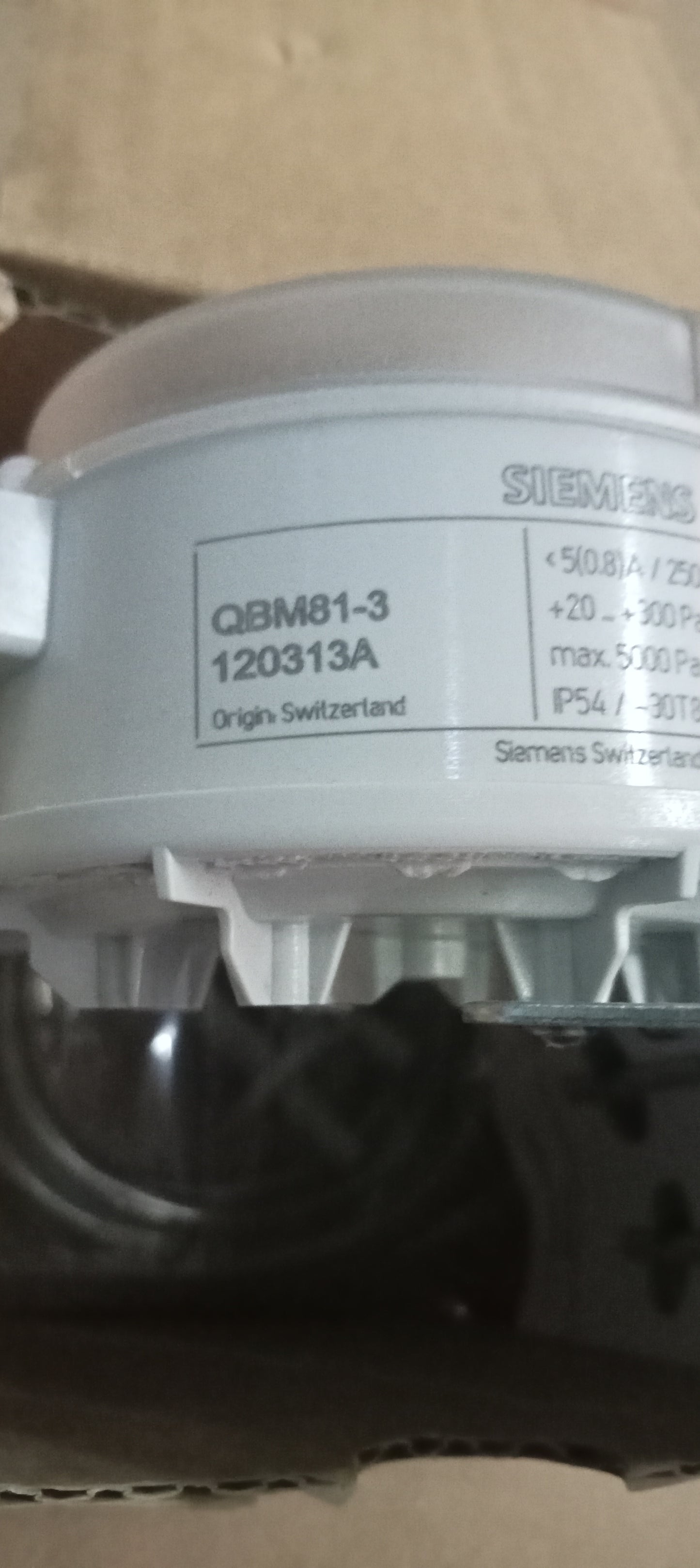 SEIMENS QBM81-3 Diff. Pressure Sensor Air DC 0 10V 1000Pa