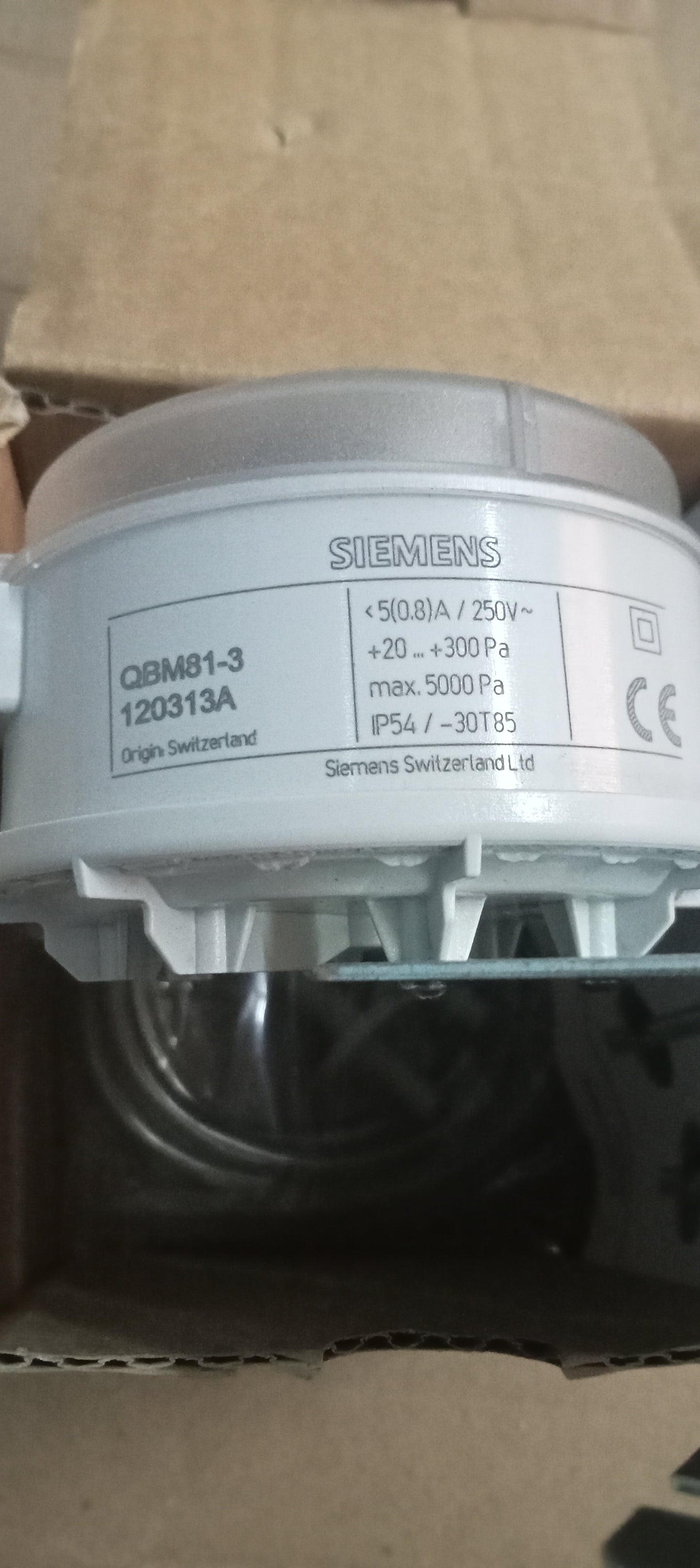 SEIMENS QBM81-3 Diff. Pressure Sensor Air DC 0 10V 1000Pa