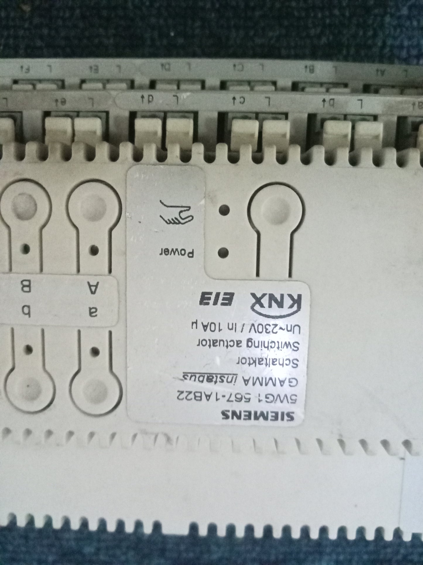 SIEMENS KNX instabus EIB 5WG1 567-1AB22 SWITCH ACTUATOR 16X