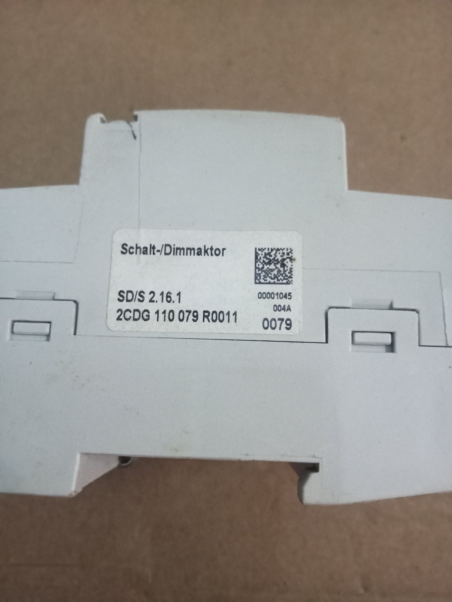 ABB SD/S 2.16.1 Switch Actuator 2CDG 110 079 R0011