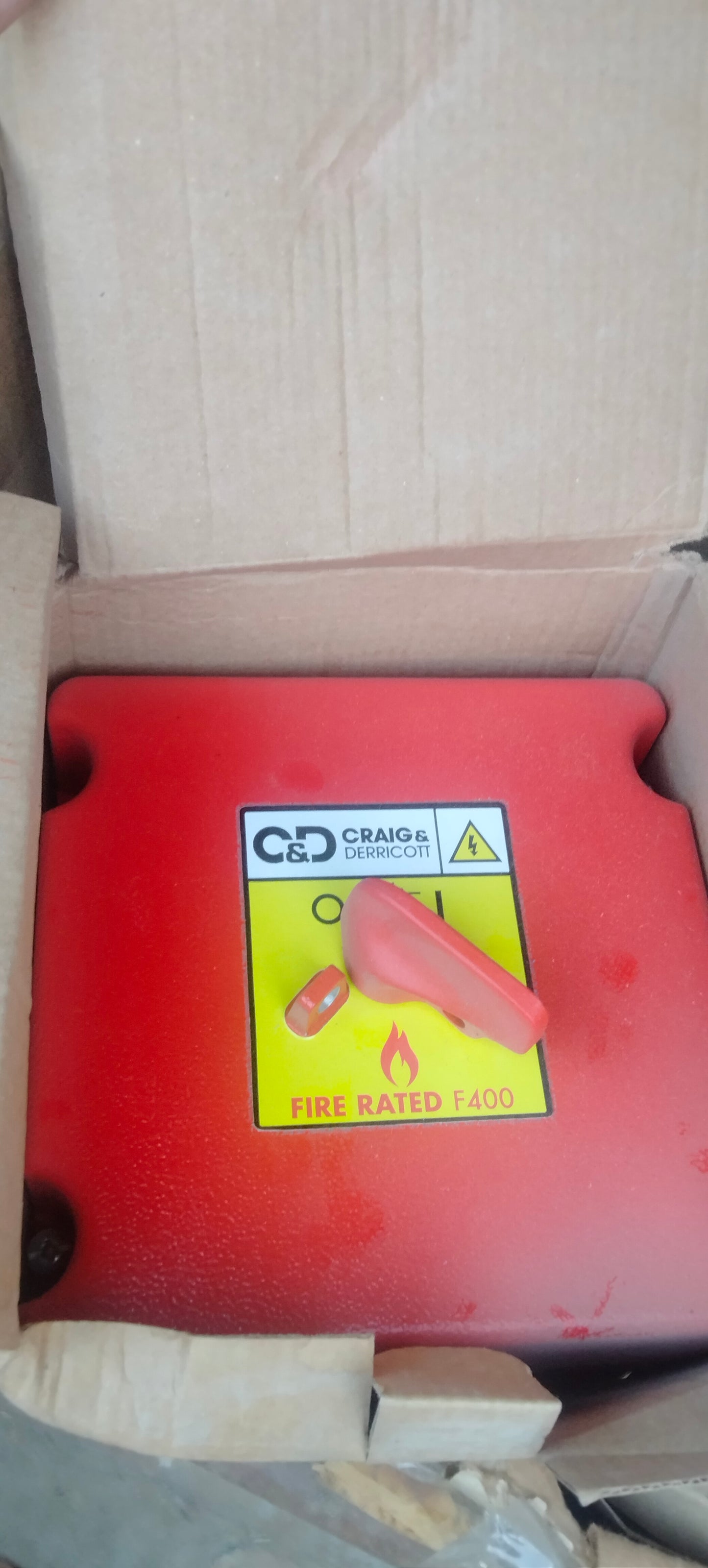 C&D F400 FIRE RATED ISOLATER 32A 4P DIE-CAST RED